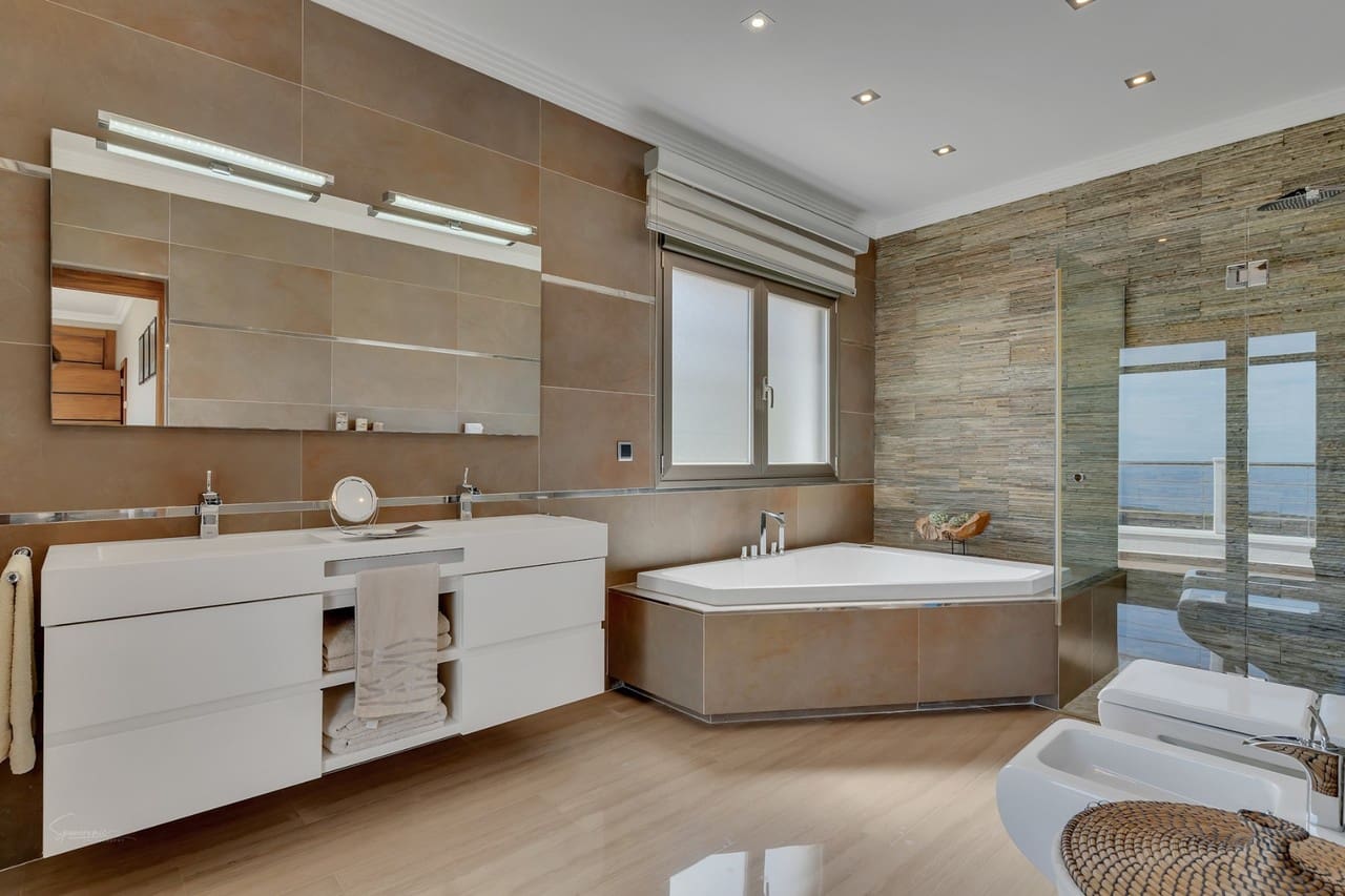 4 bedroom Villa for sale in Benissa with pool - € 1,800,000 (Ref: 9503838)