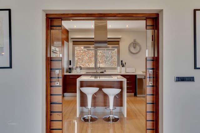 4 soveværelse Villa til salg i Benissa med swimmingpool - € 1.800.000 (Ref: 9503838)