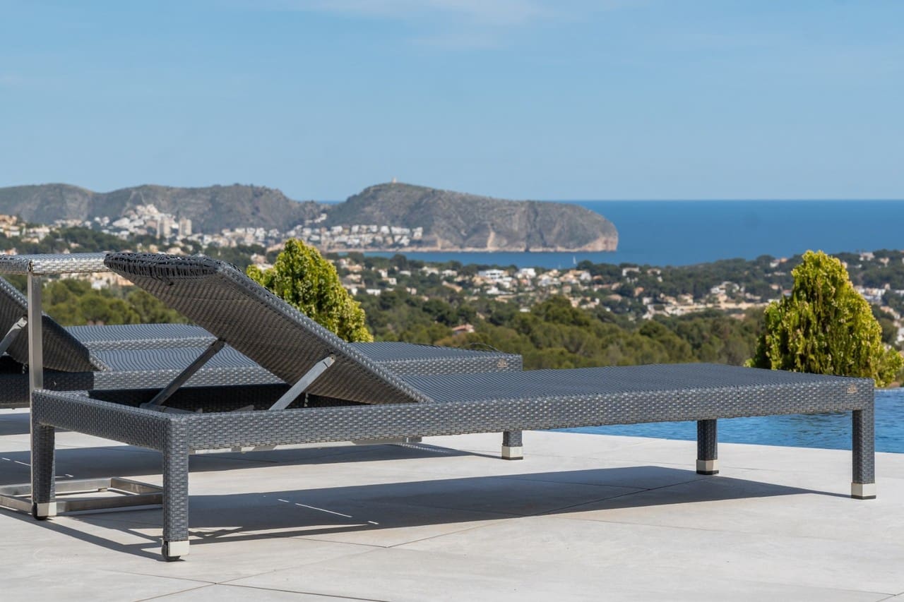 4 bedroom Villa for sale in Benissa with pool - € 1,800,000 (Ref: 9503838)