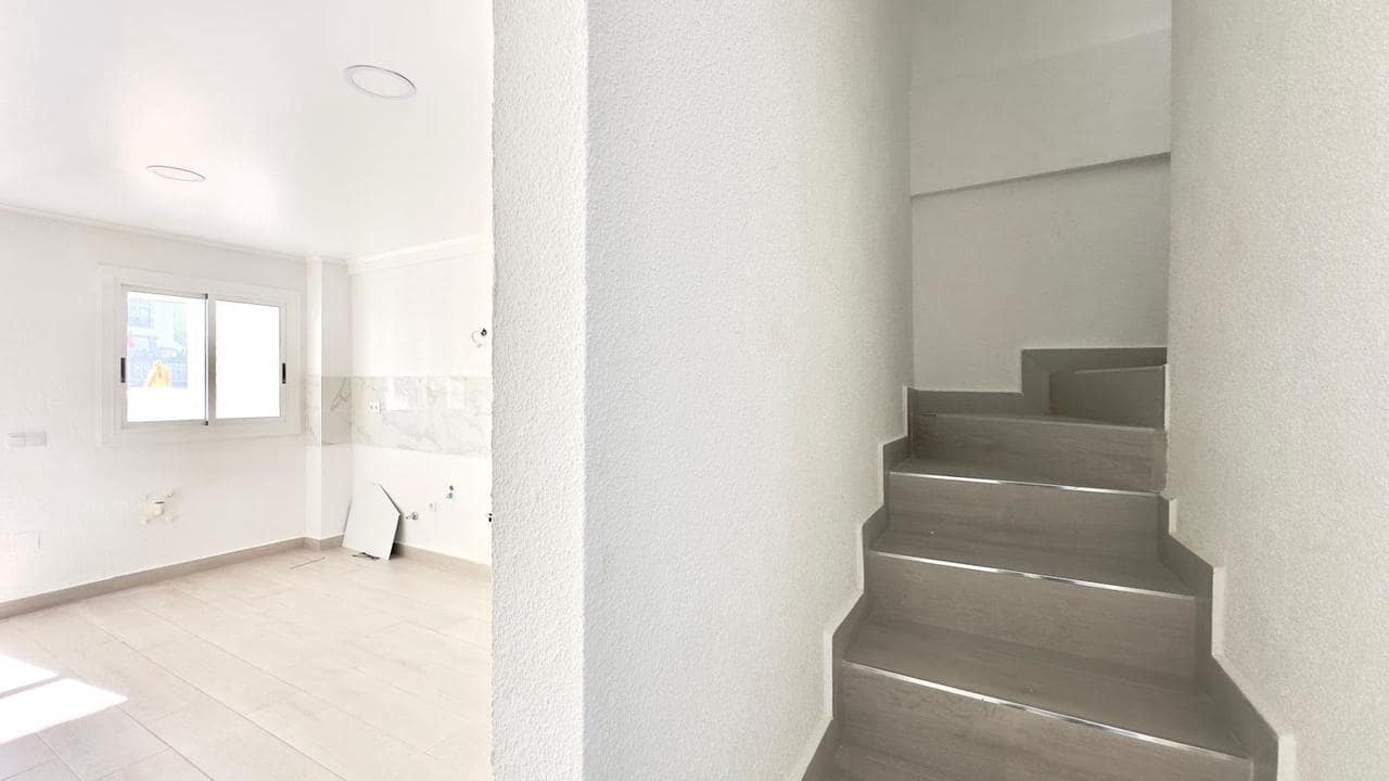 3 bedroom Townhouse for sale in Torrevieja with pool - € 249,900 (Ref: 9508359)