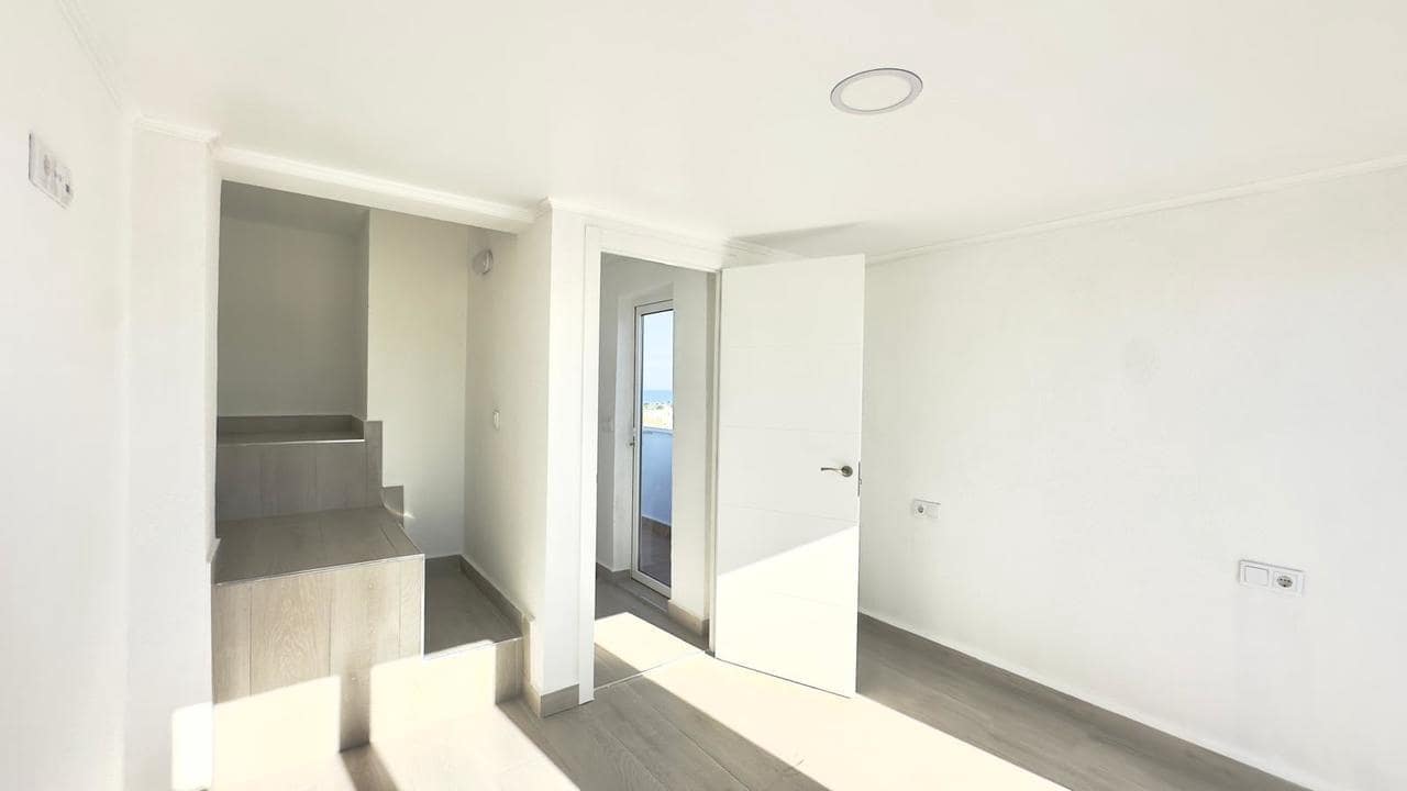 3 bedroom Townhouse for sale in Torrevieja with pool - € 249,900 (Ref: 9508359)