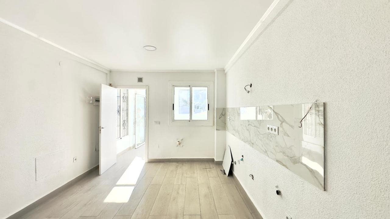 3 bedroom Townhouse for sale in Torrevieja with pool - € 249,900 (Ref: 9508359)