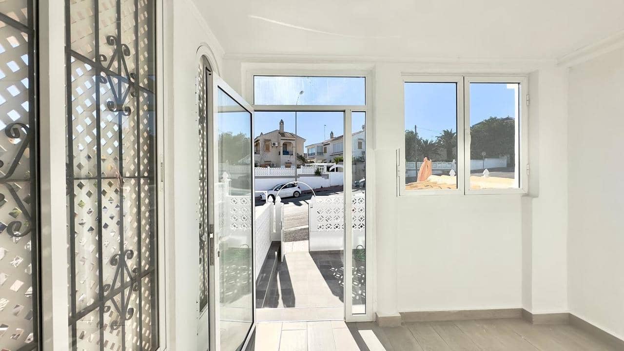 3 bedroom Townhouse for sale in Torrevieja with pool - € 249,900 (Ref: 9508359)