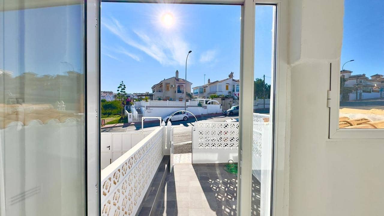 3 bedroom Townhouse for sale in Torrevieja with pool - € 249,900 (Ref: 9508359)