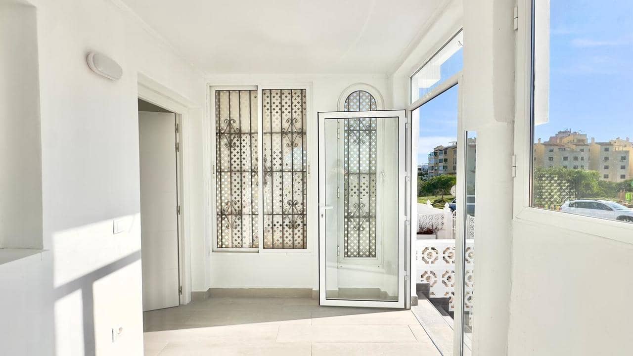 3 bedroom Townhouse for sale in Torrevieja with pool - € 249,900 (Ref: 9508359)