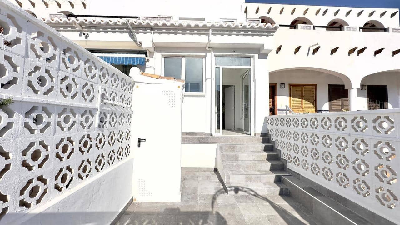 3 bedroom Townhouse for sale in Torrevieja with pool - € 249,900 (Ref: 9508359)