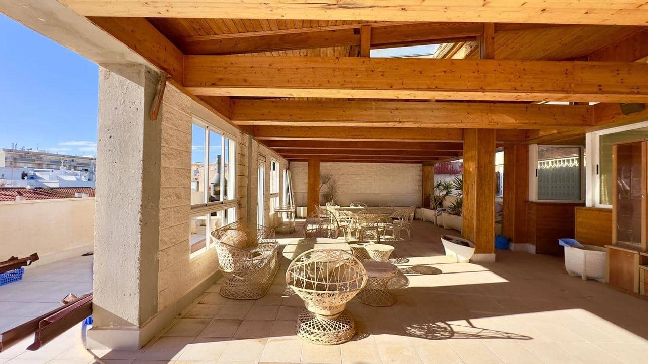 2 makuuhuone Kattohuoneisto myytävänä paikassa Torrevieja - 249 900 € (Ref: 9508361)