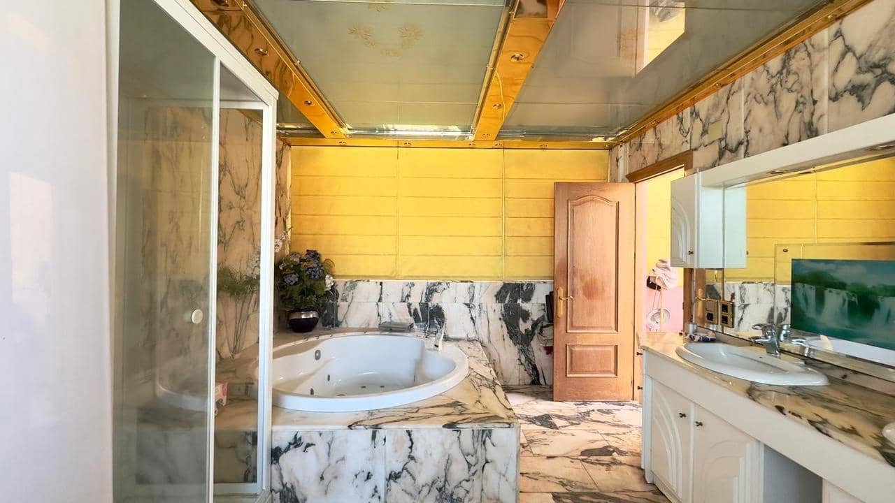 2 makuuhuone Kattohuoneisto myytävänä paikassa Torrevieja - 249 900 € (Ref: 9508361)