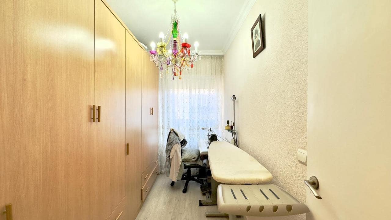 4 bedroom Apartment for sale in Torrevieja with pool - € 199,900 (Ref: 9508371)