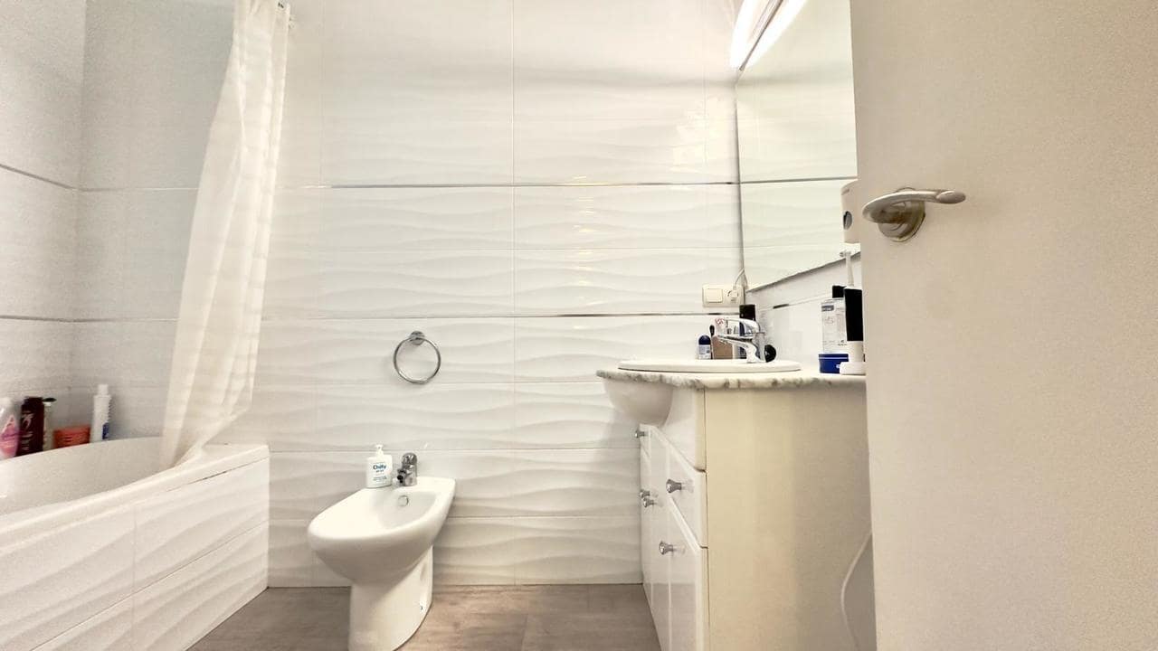 4 bedroom Apartment for sale in Torrevieja with pool - € 199,900 (Ref: 9508371)