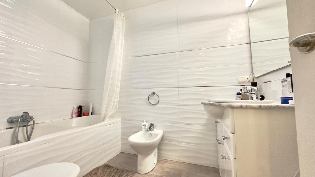 4 bedroom Apartment for sale in Torrevieja with pool - € 199,900 (Ref: 9508371)