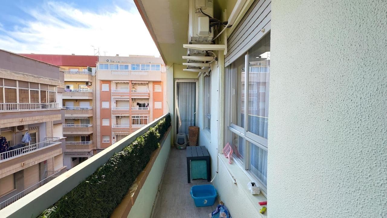 4 bedroom Apartment for sale in Torrevieja with pool - € 199,900 (Ref: 9508371)