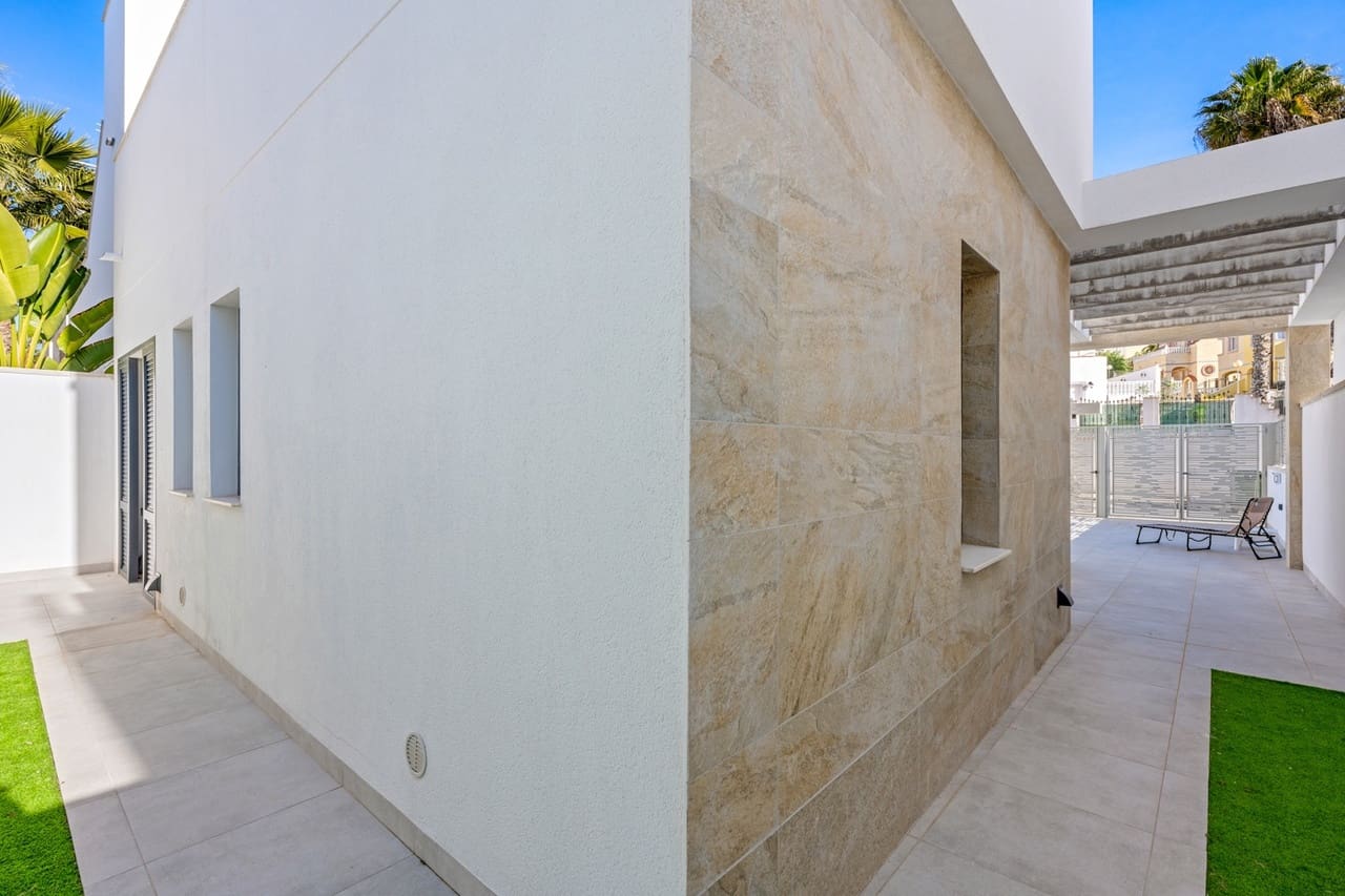 3 slaapkamer Villa te koop in Orihuela Costa met zwembad garage - € 475.000 (Ref: 9508374)