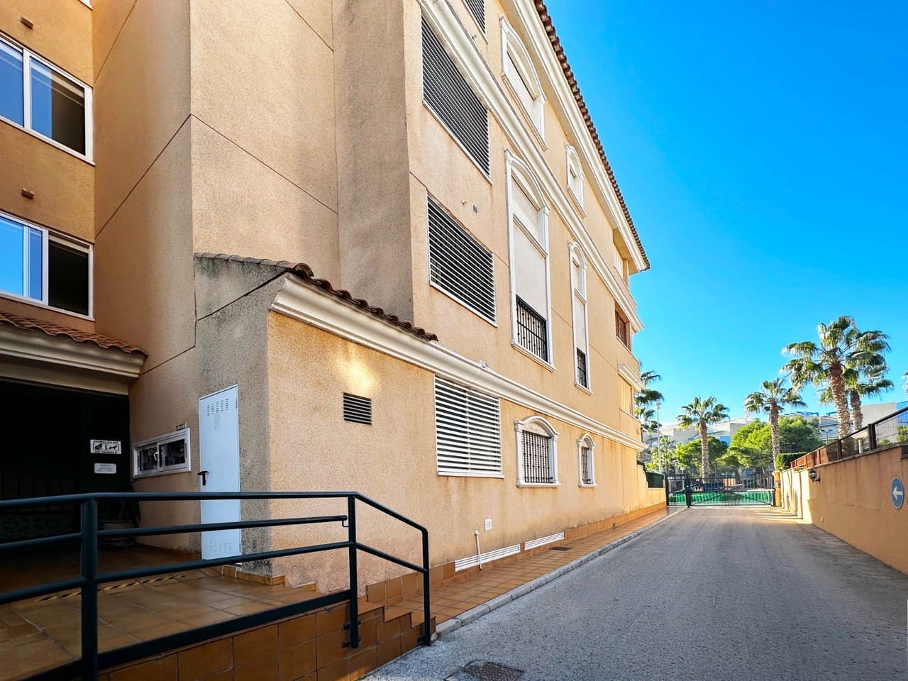 1 bedroom Apartment for sale in Orihuela Costa - € 148,000 (Ref: 9508375)