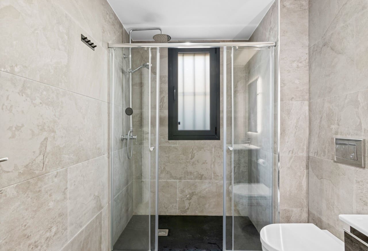 5 bedroom Villa for sale in Cabo Roig - € 829,000 (Ref: 9512011)