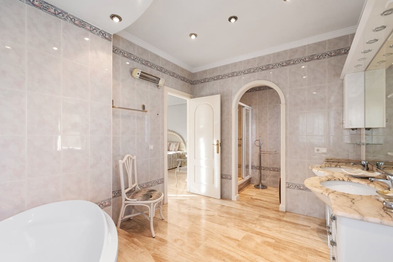 5 Zimmer Villa zu verkaufen in Ciudad Quesada mit Pool - 800.000 € (Ref: 9512013)