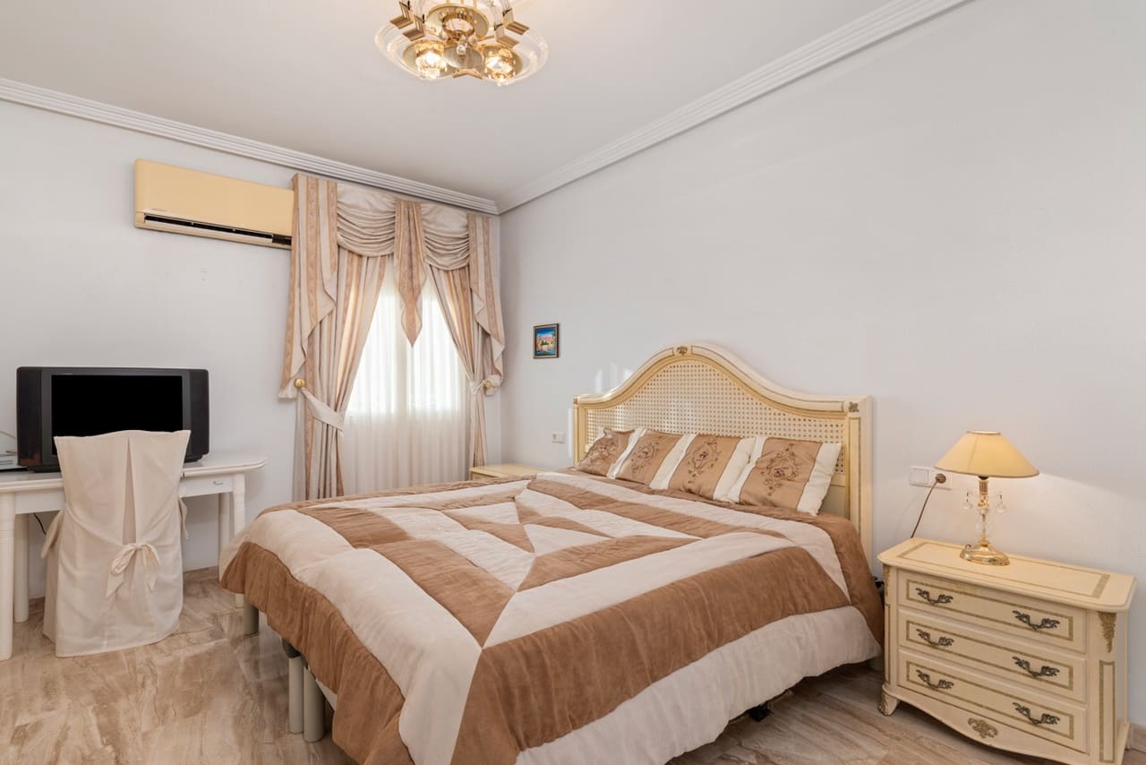 5 Zimmer Villa zu verkaufen in Ciudad Quesada mit Pool - 800.000 € (Ref: 9512013)