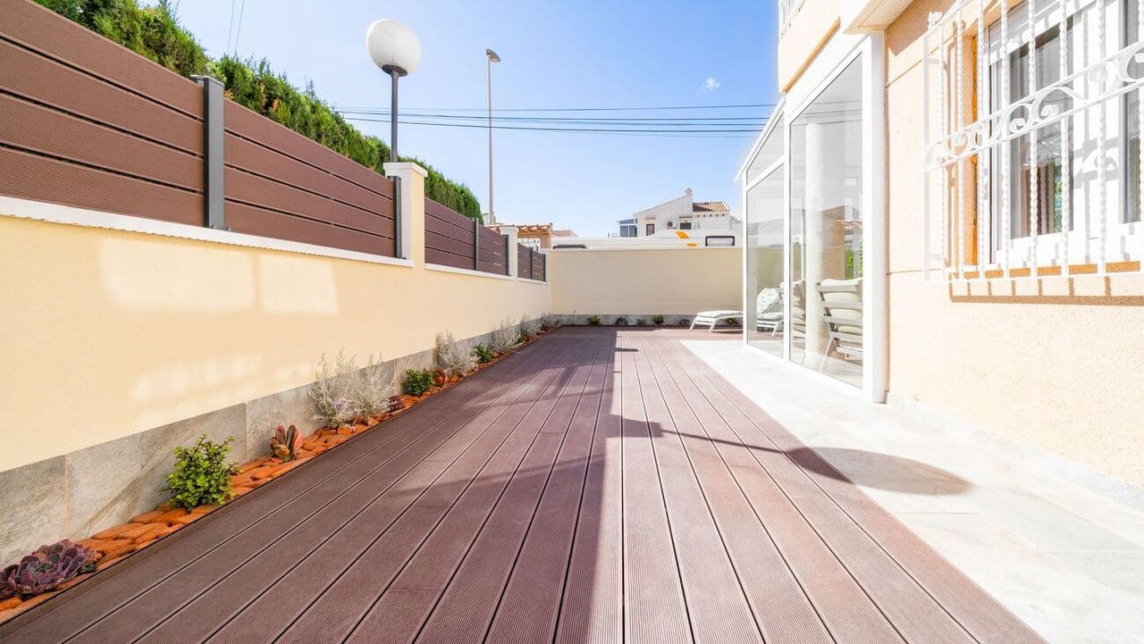 2 makuuhuone Huoneisto myytävänä paikassa Torrevieja mukana uima-altaan - 208 000 € (Ref: 9518441)