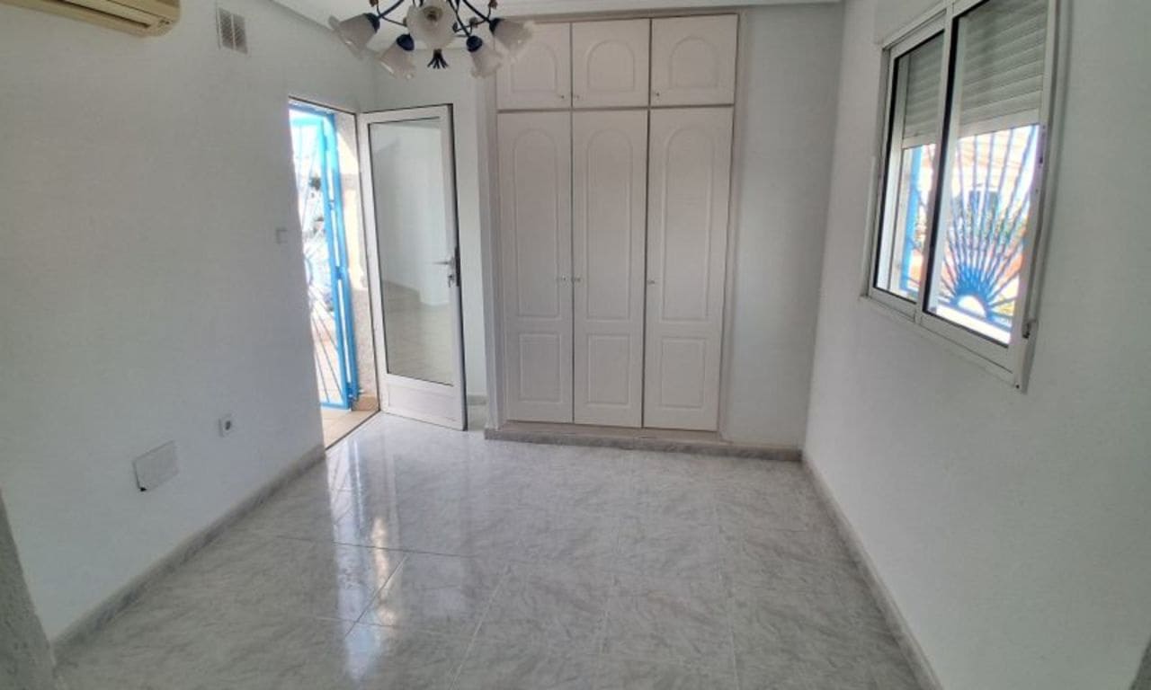 5 bedroom Villa for sale in Rojales with pool - € 539,995 (Ref: 9518447)