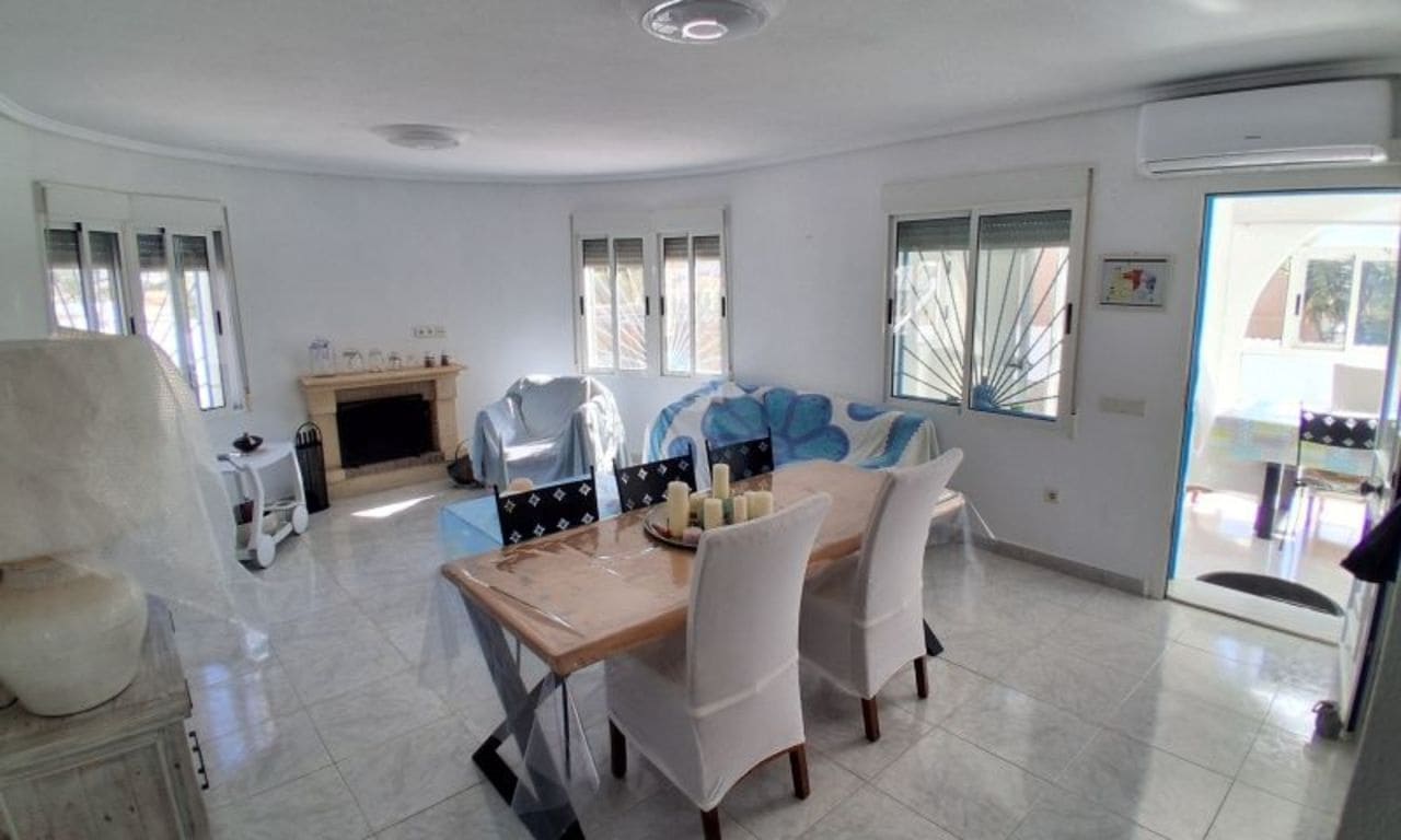 5 bedroom Villa for sale in Rojales with pool - € 539,995 (Ref: 9518447)