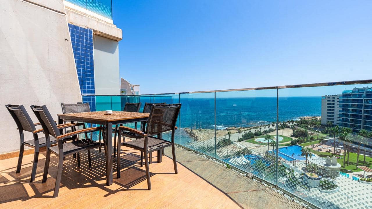 3 makuuhuone Kattohuoneisto myytävänä paikassa Torrevieja mukana uima-altaan - 810 000 € (Ref: 9521212)