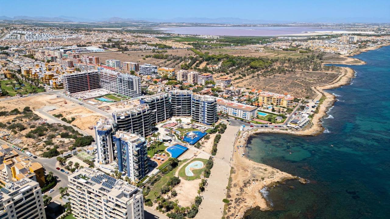 3 makuuhuone Kattohuoneisto myytävänä paikassa Torrevieja mukana uima-altaan - 810 000 € (Ref: 9521212)