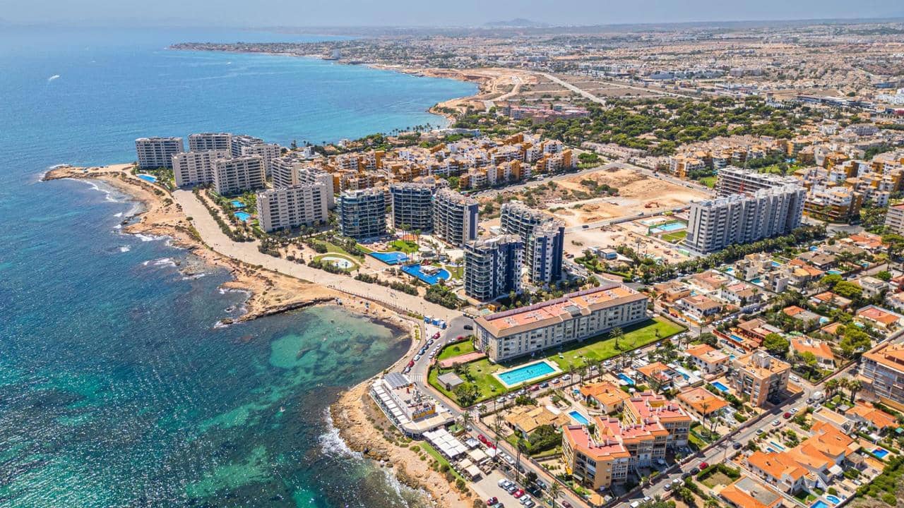 3 makuuhuone Kattohuoneisto myytävänä paikassa Torrevieja mukana uima-altaan - 810 000 € (Ref: 9521212)