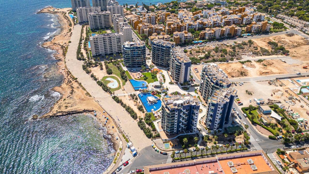 3 makuuhuone Kattohuoneisto myytävänä paikassa Torrevieja mukana uima-altaan - 810 000 € (Ref: 9521212)