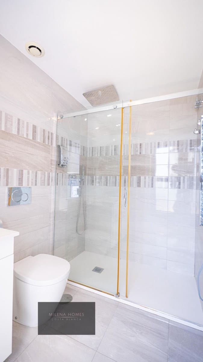 3 chambre Penthouse à vendre à Torrevieja avec piscine - 810 000 € (Ref: 9521212)