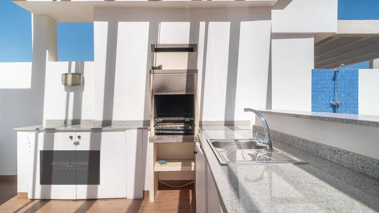 3 chambre Penthouse à vendre à Torrevieja avec piscine - 810 000 € (Ref: 9521212)
