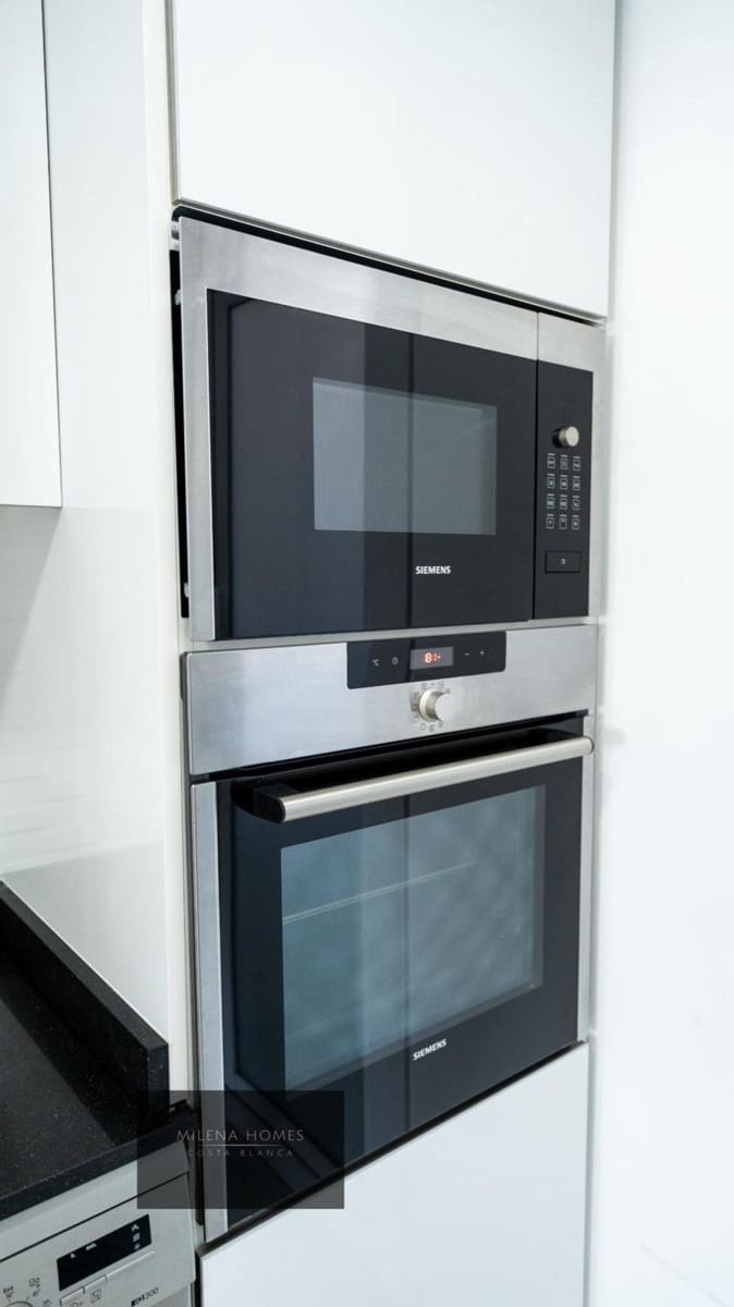 3 chambre Penthouse à vendre à Torrevieja avec piscine - 810 000 € (Ref: 9521212)