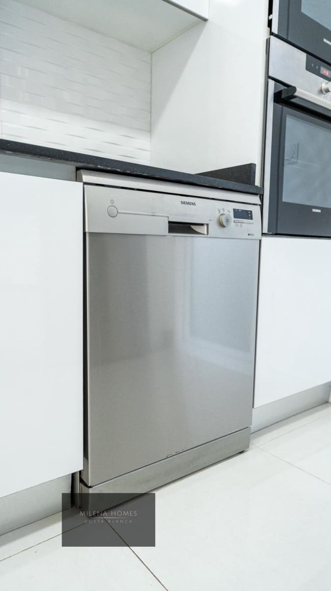 3 chambre Penthouse à vendre à Torrevieja avec piscine - 810 000 € (Ref: 9521212)