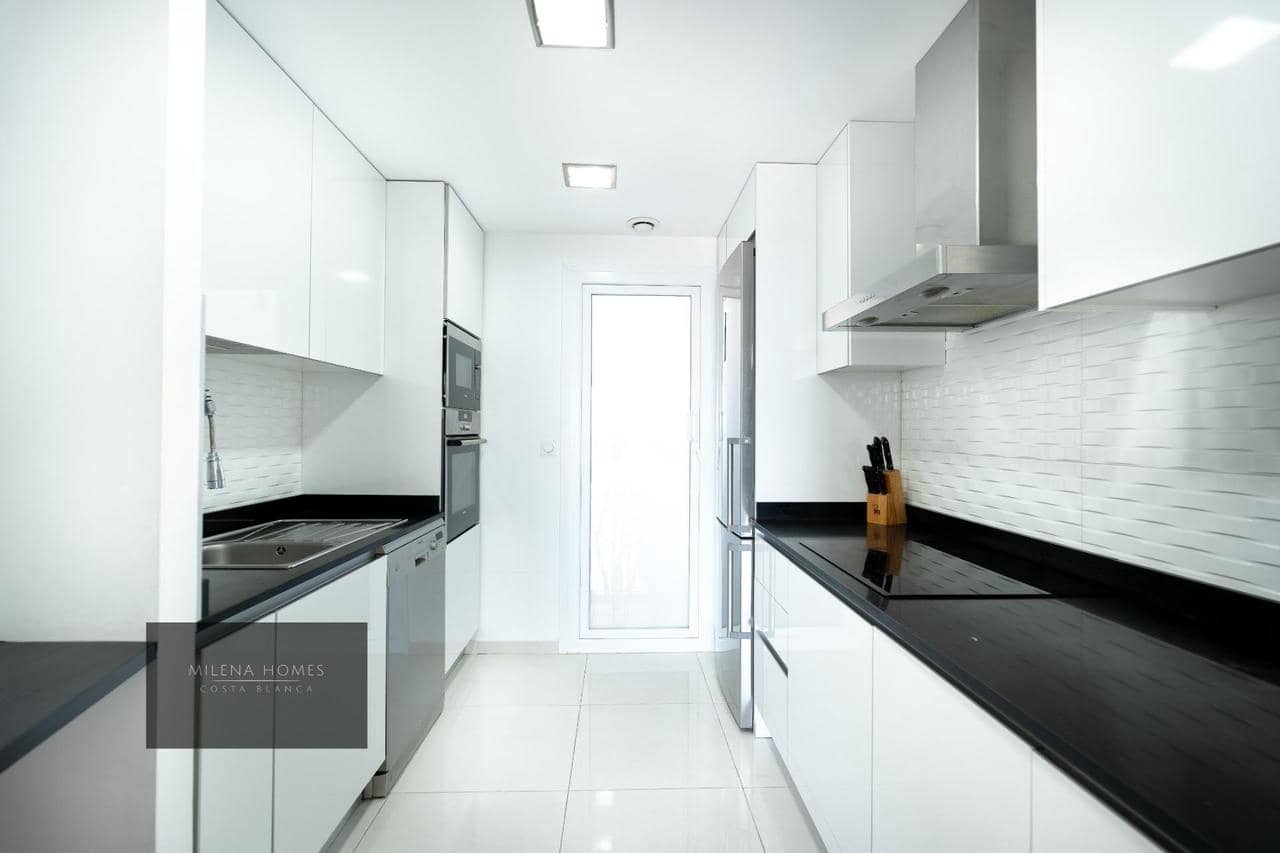 3 chambre Penthouse à vendre à Torrevieja avec piscine - 810 000 € (Ref: 9521212)