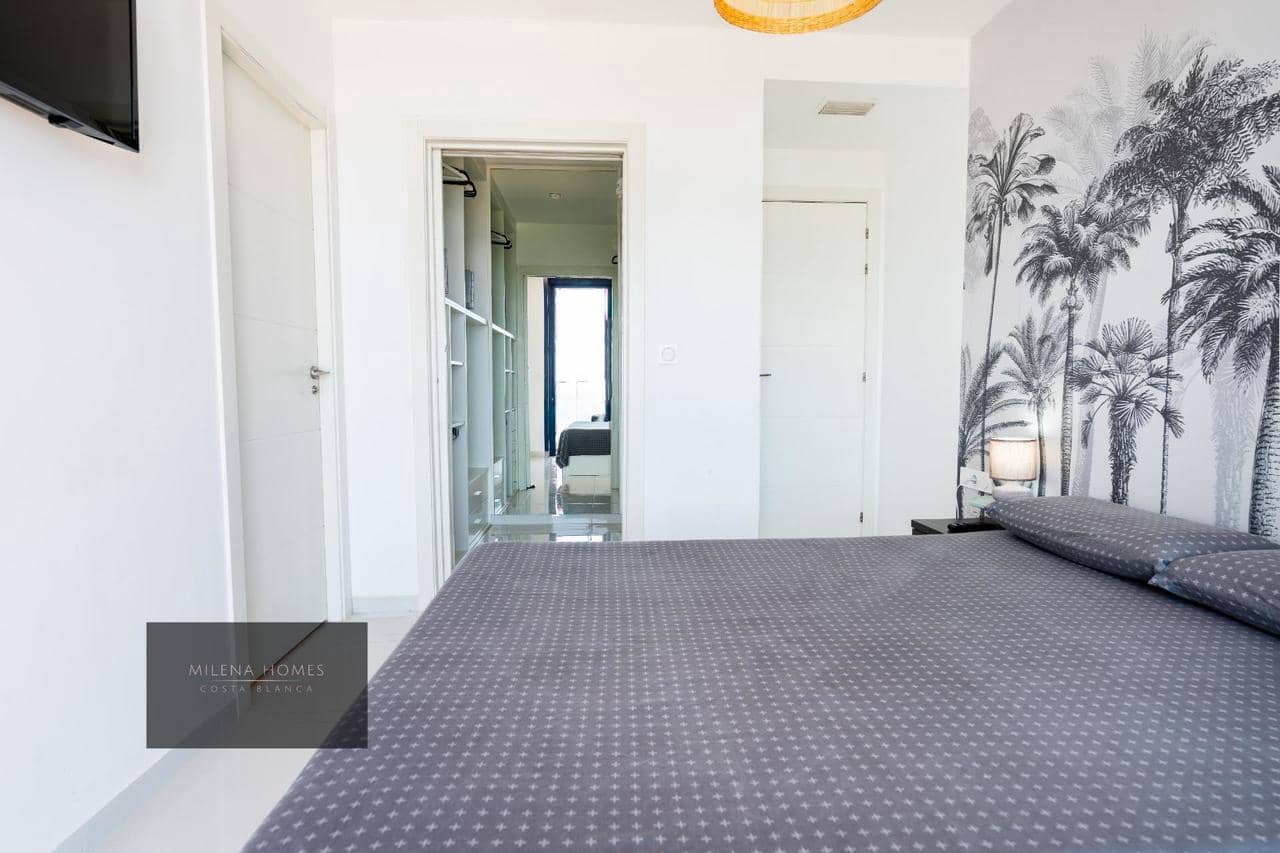 3 chambre Penthouse à vendre à Torrevieja avec piscine - 810 000 € (Ref: 9521212)