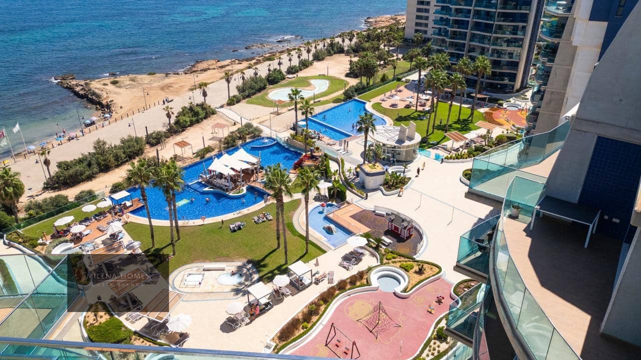 3 chambre Penthouse à vendre à Torrevieja avec piscine - 810 000 € (Ref: 9521212)