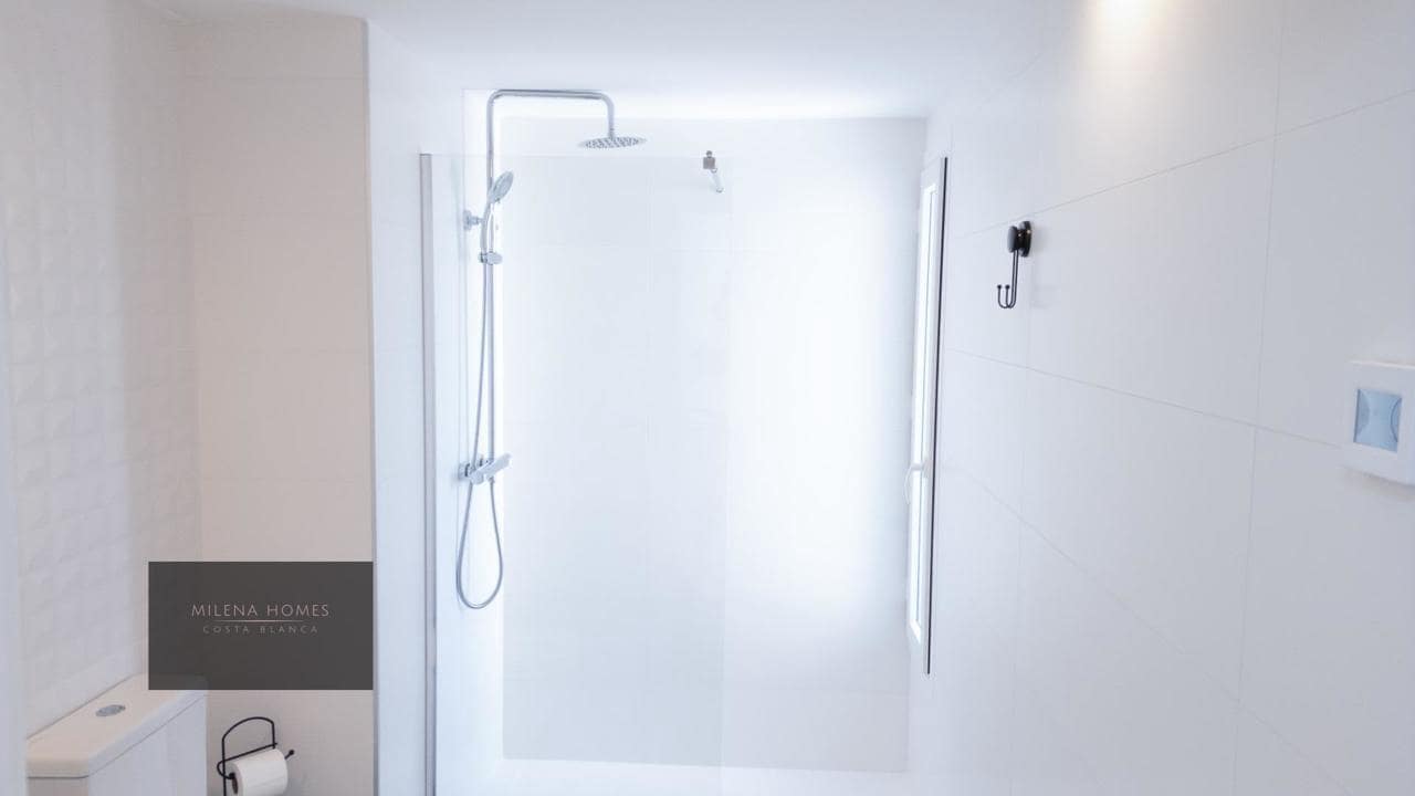 Apartamento de 2 habitaciones en Torrevieja en venta con piscina - 559.000 € (Ref: 9521213)