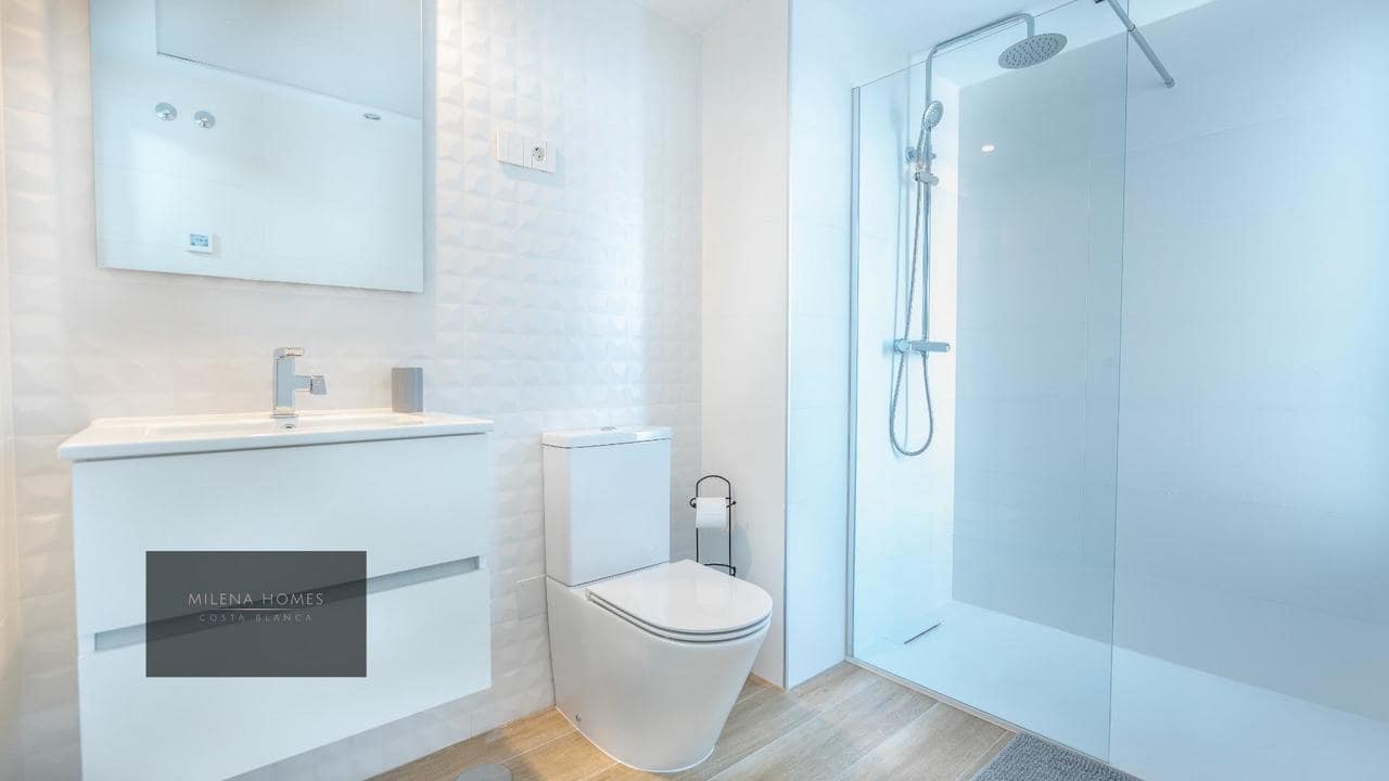 Apartamento de 2 habitaciones en Torrevieja en venta con piscina - 559.000 € (Ref: 9521213)