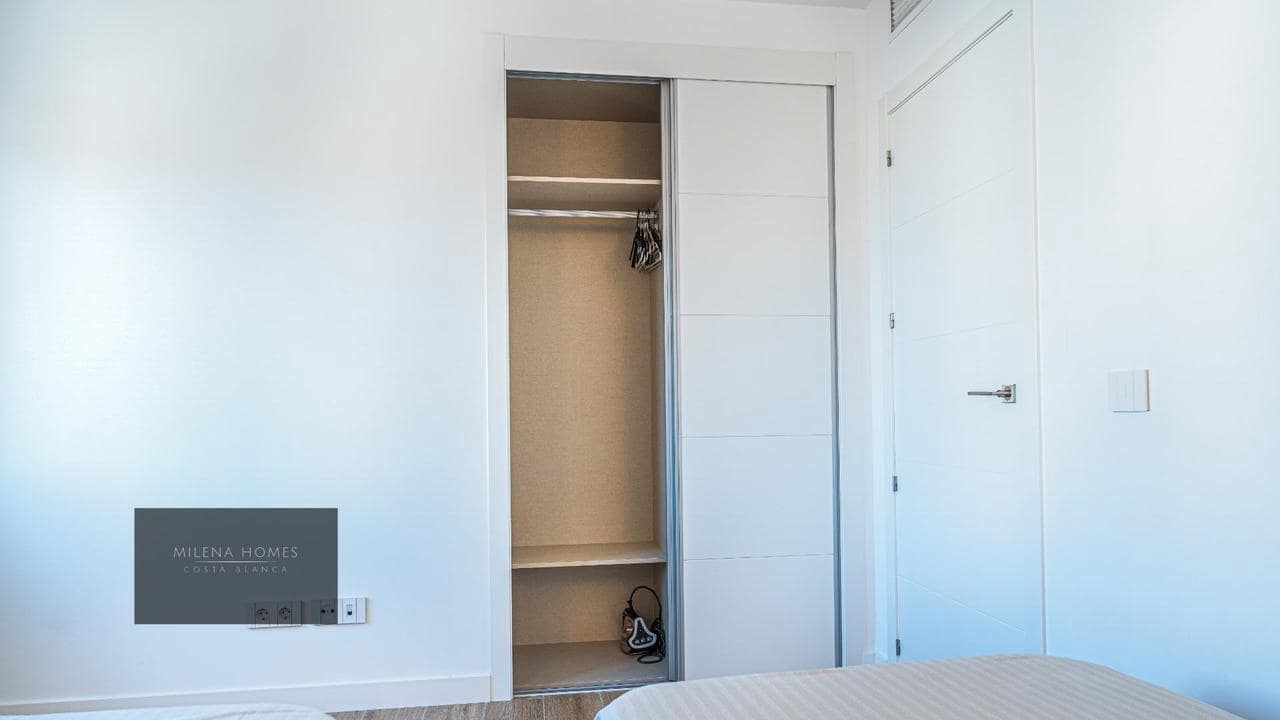 Apartamento de 2 habitaciones en Torrevieja en venta con piscina - 559.000 € (Ref: 9521213)