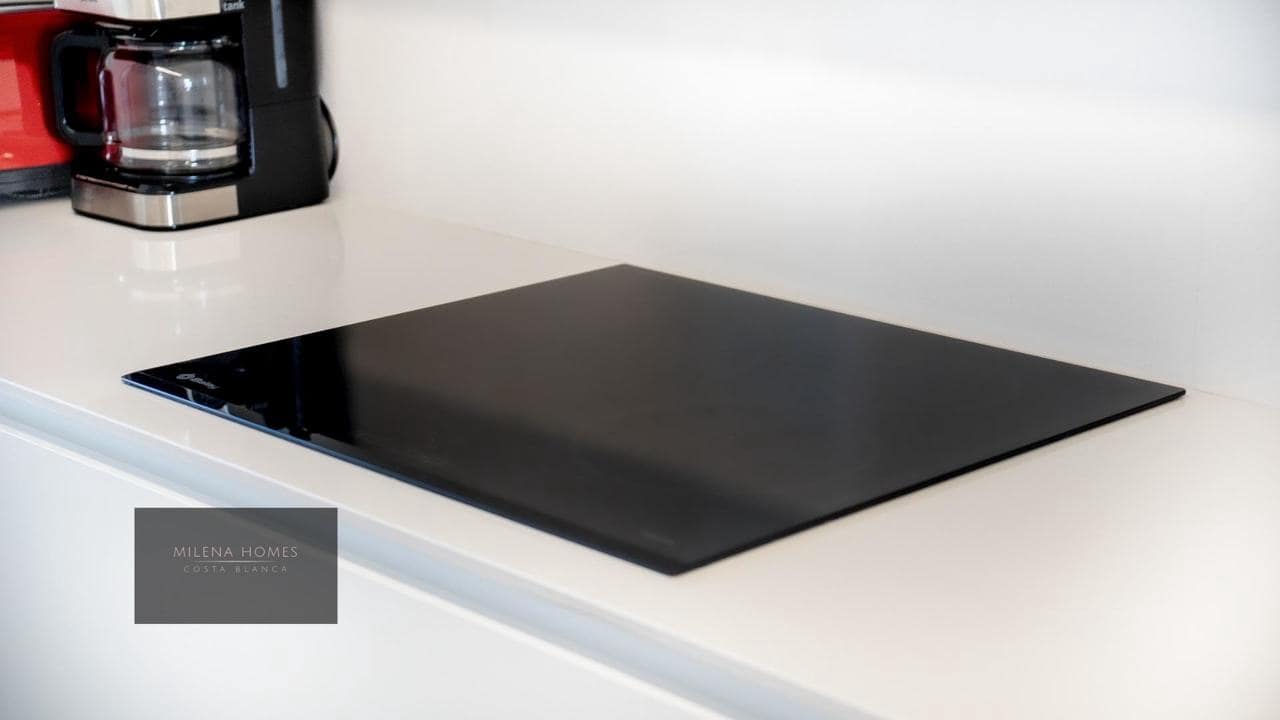 Apartamento de 2 habitaciones en Torrevieja en venta con piscina - 559.000 € (Ref: 9521213)