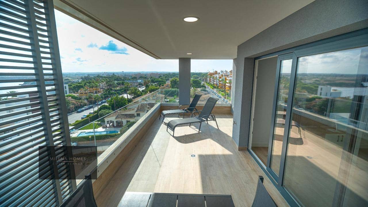 Apartamento de 2 habitaciones en Torrevieja en venta con piscina - 559.000 € (Ref: 9521213)