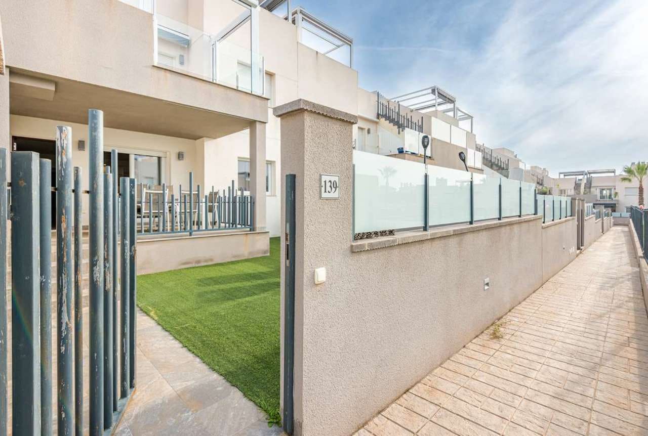 3 quarto Bungalow para venda em Torrevieja - 269 000 € (Ref: 9530239)