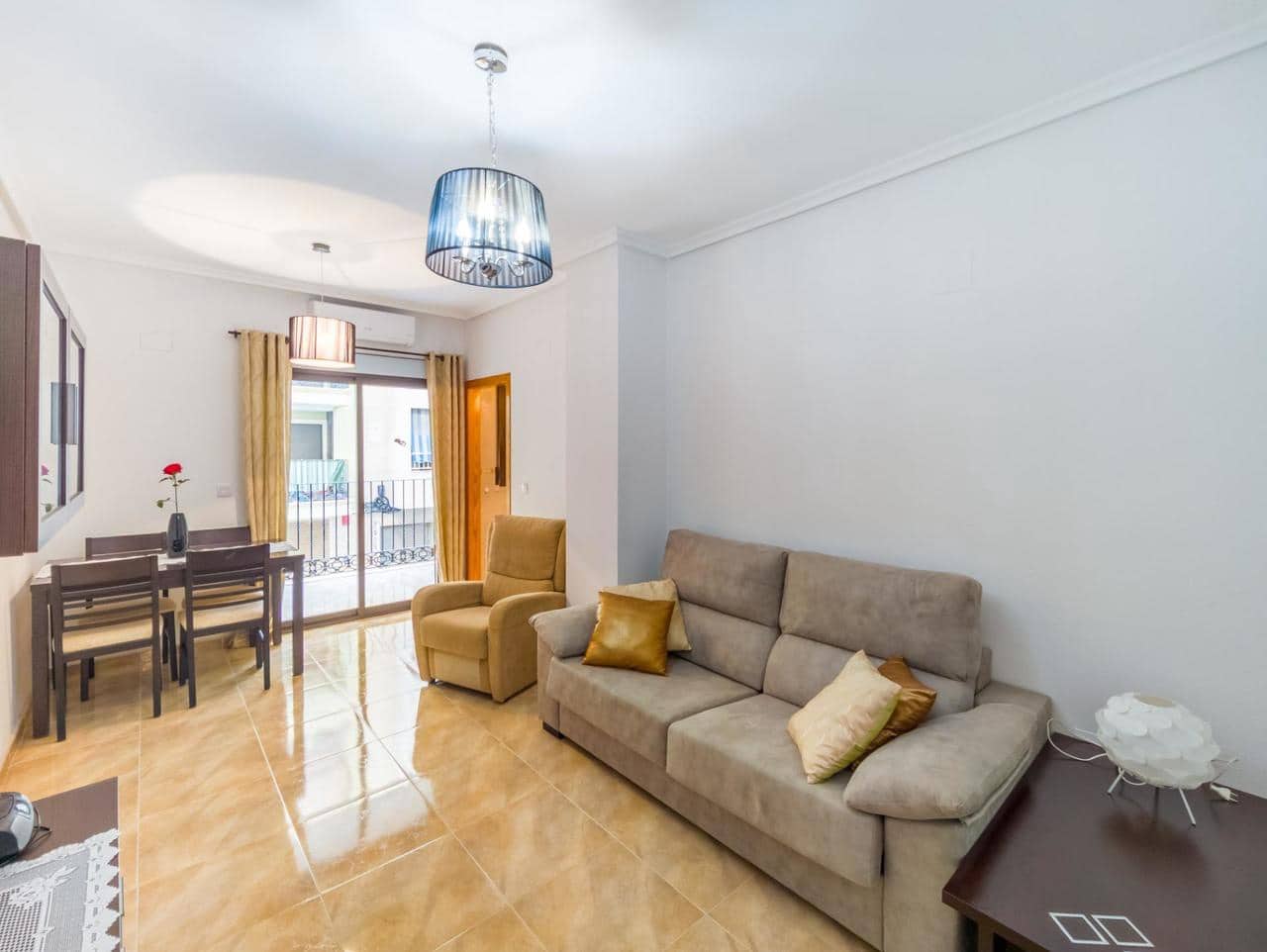 Apartamento de 2 habitaciones en Torrevieja en venta - 140.000 € (Ref: 9530242)