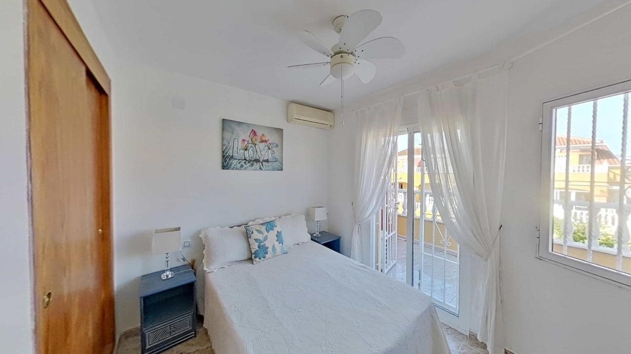 2 quarto Casa em Banda para venda em Orihuela Costa com piscina - 225 000 € (Ref: 9535751)