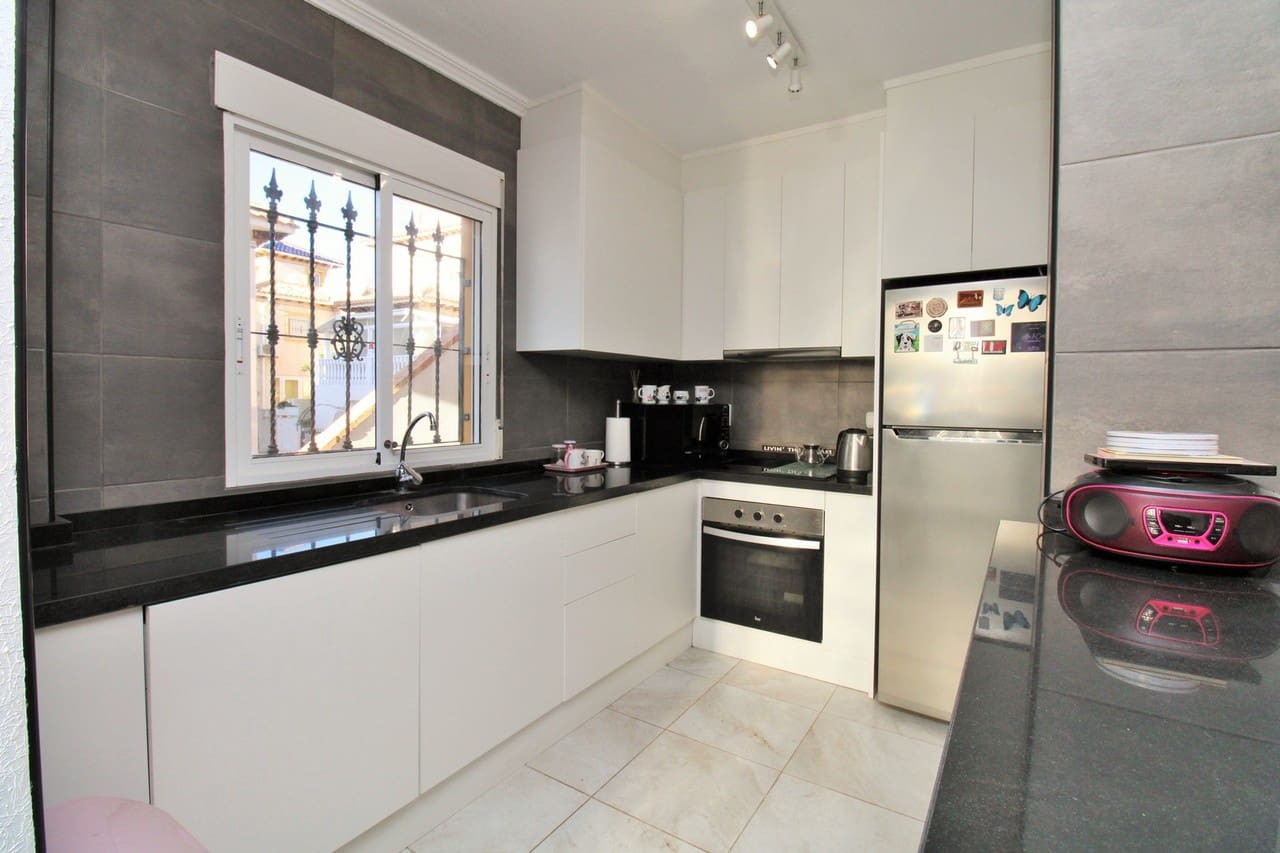 Chalet de 4 habitaciones en Playa Flamenca en venta con piscina - 399.950 € (Ref: 9536639)