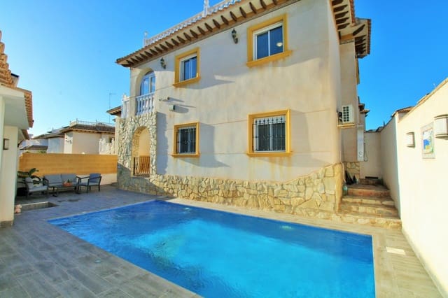 Chalet de 4 habitaciones en Playa Flamenca, Orihuela en venta con piscina - 399.950 € (Ref: 9536639)