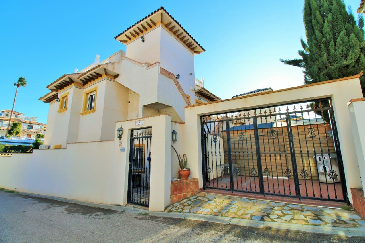 Chalet de 4 habitaciones en Playa Flamenca en venta con piscina - 399.950 € (Ref: 9536639)
