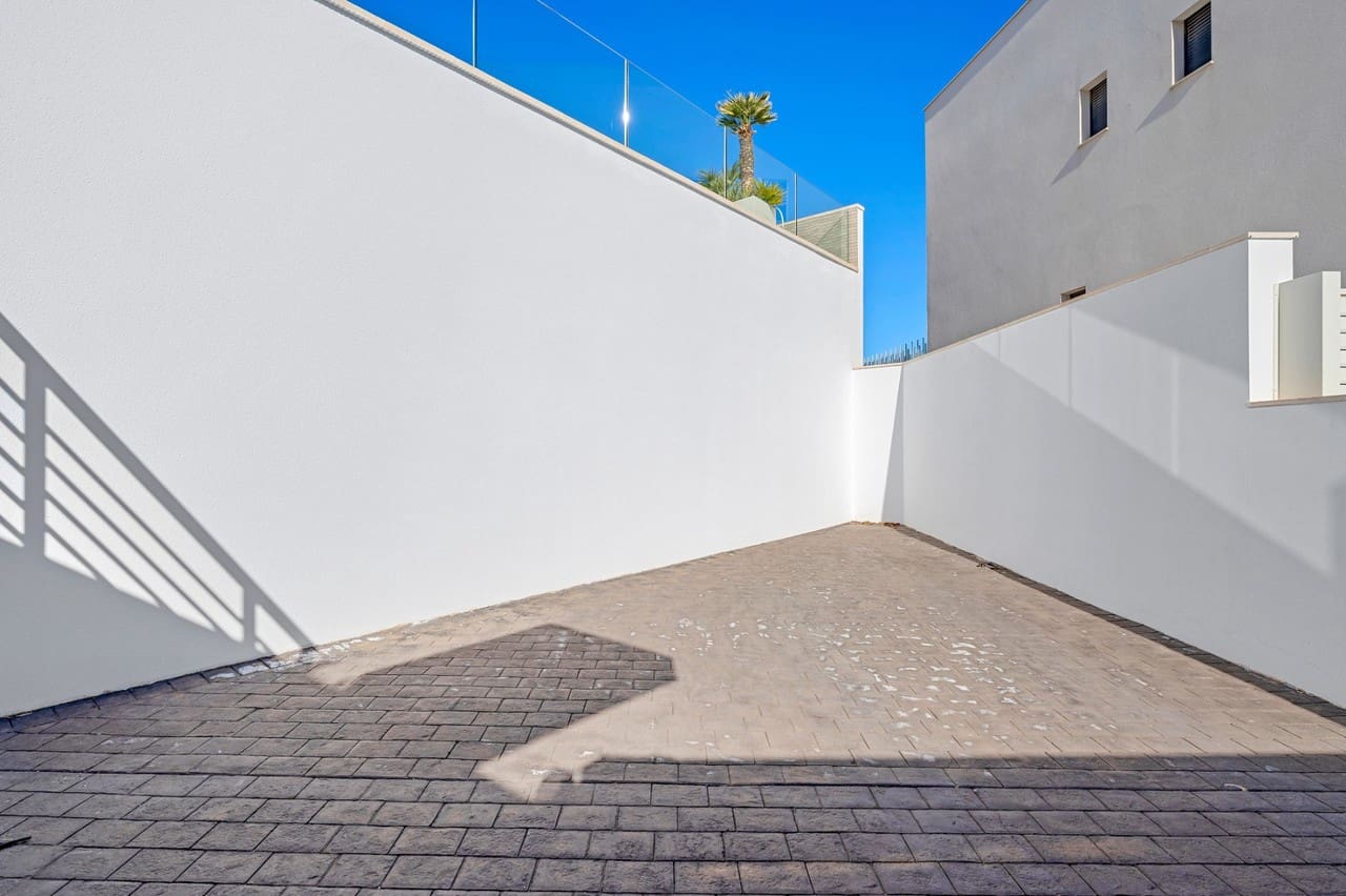 Chalet de 3 habitaciones en San Miguel de Salinas en venta - 499.000 € (Ref: 9547536)