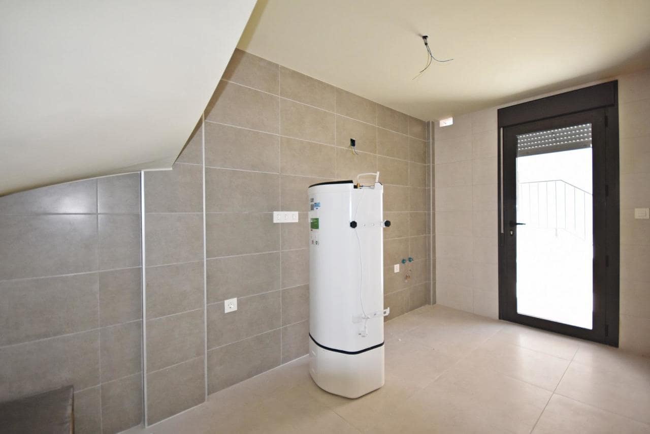 Chalet de 3 habitaciones en Alamillo en venta con piscina - 294.000 € (Ref: 9550694)