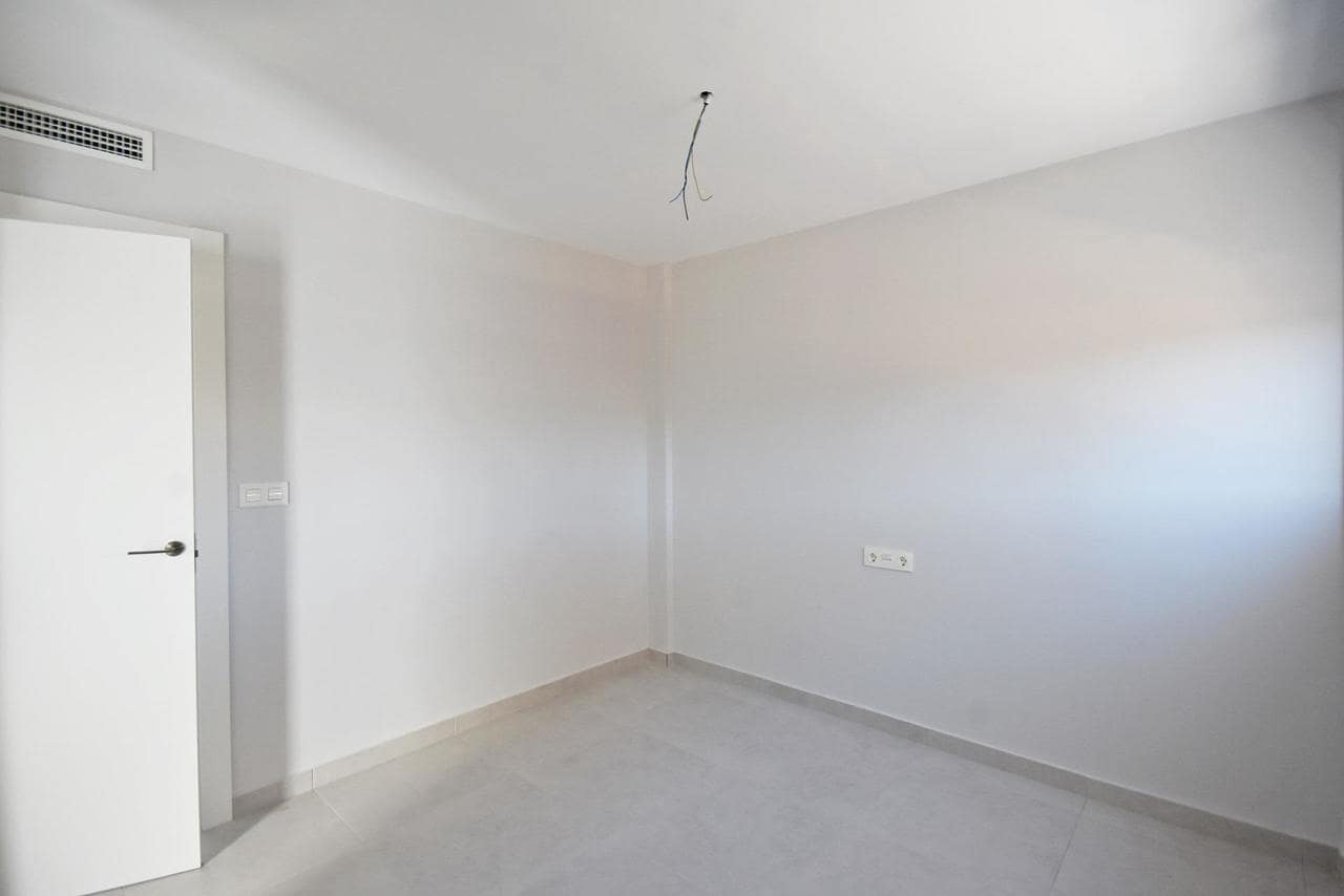 Chalet de 3 habitaciones en Alamillo en venta con piscina - 294.000 € (Ref: 9550694)