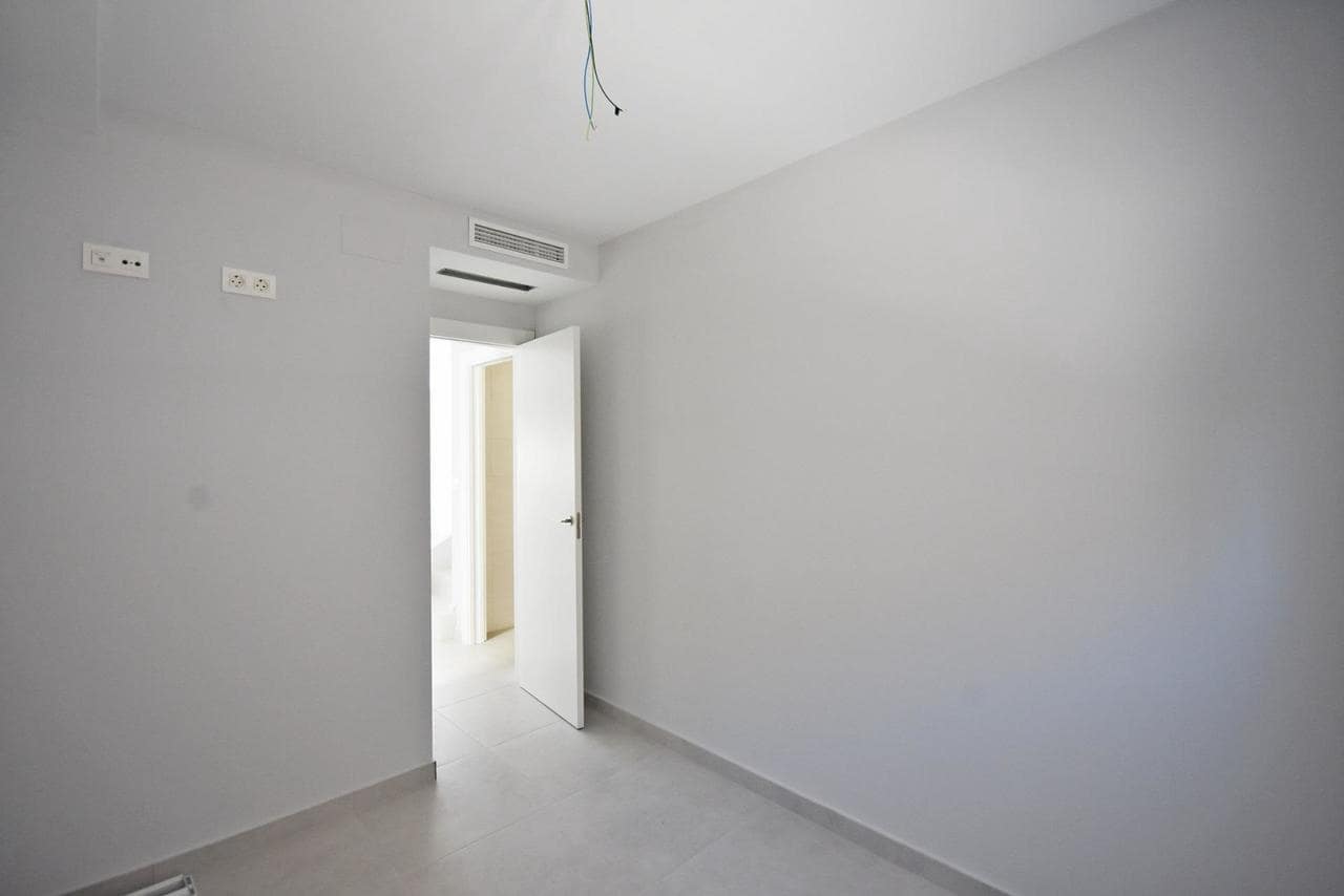 Chalet de 3 habitaciones en Alamillo en venta con piscina - 294.000 € (Ref: 9550694)